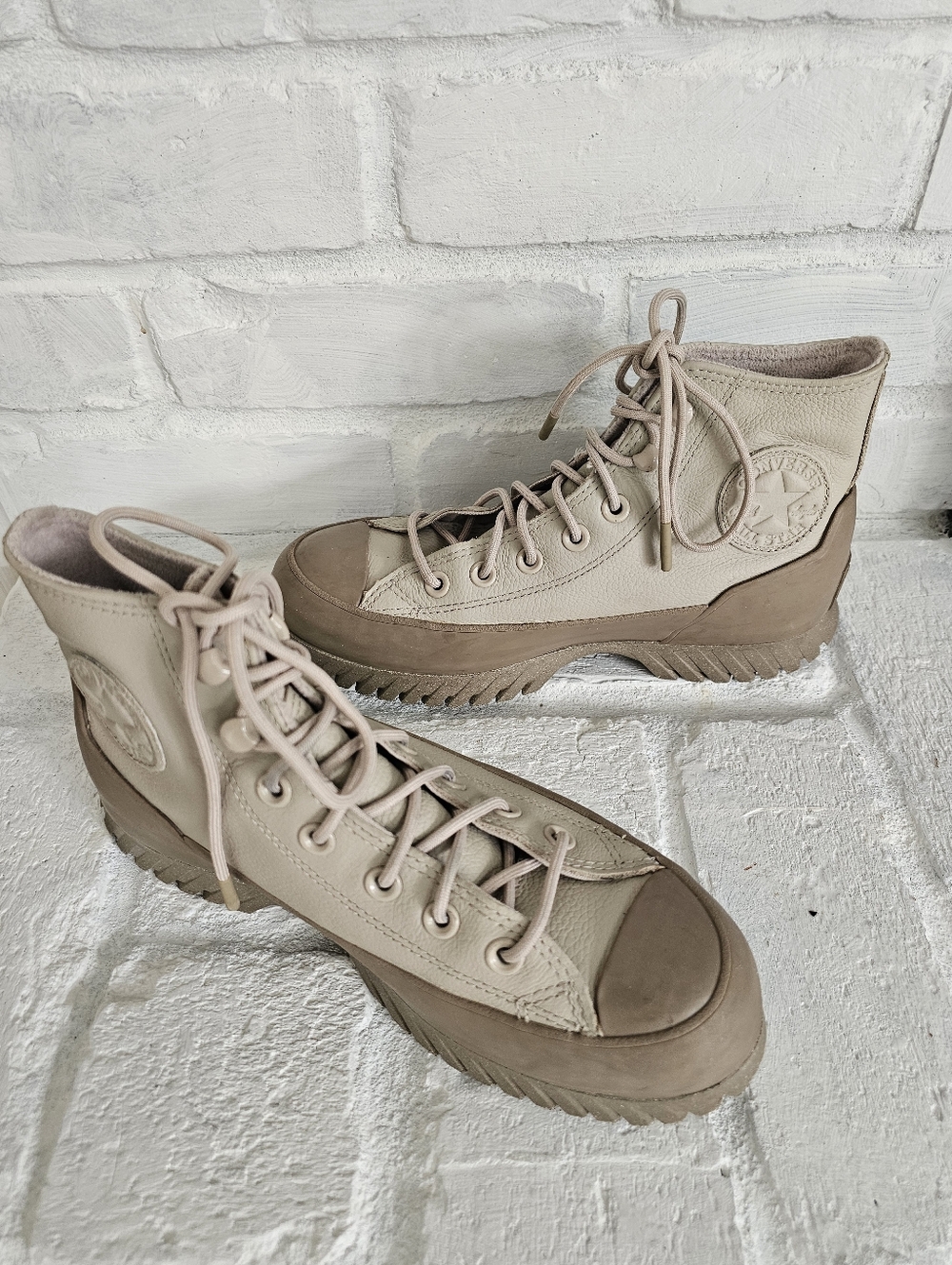 Converse Chuck Taylor All Star Lugged 2.0 Climate Resistant Size 6 1/2